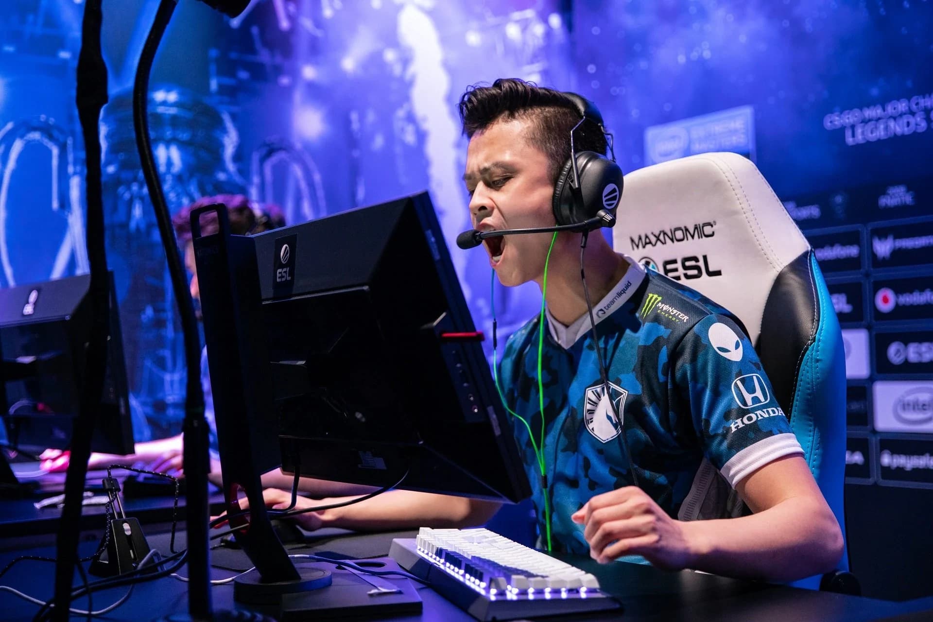 Stewie2K oskarżony o oszustwo na skinach CS2 przez xQc. Druga afera w tydzień