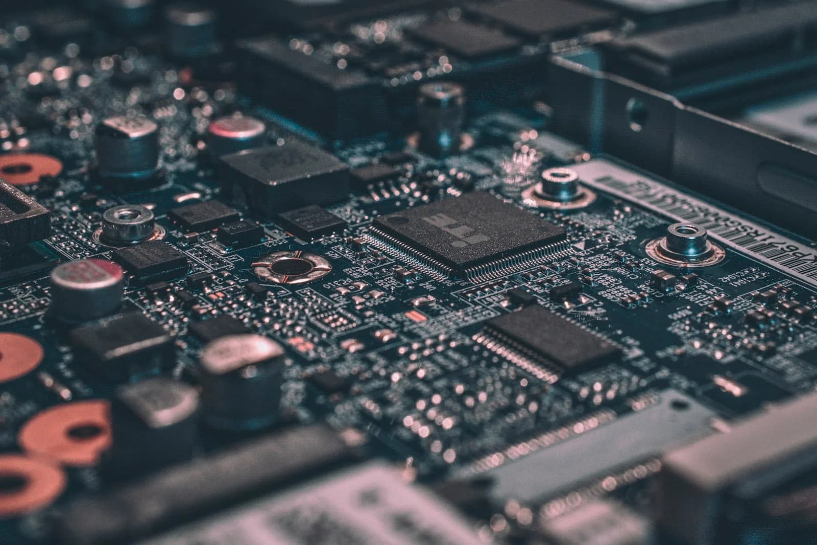 Nvidia RTX Spark ma wciągnąć lokalne AI do laptopów. Jeśli to siądzie, część chmury straci sens