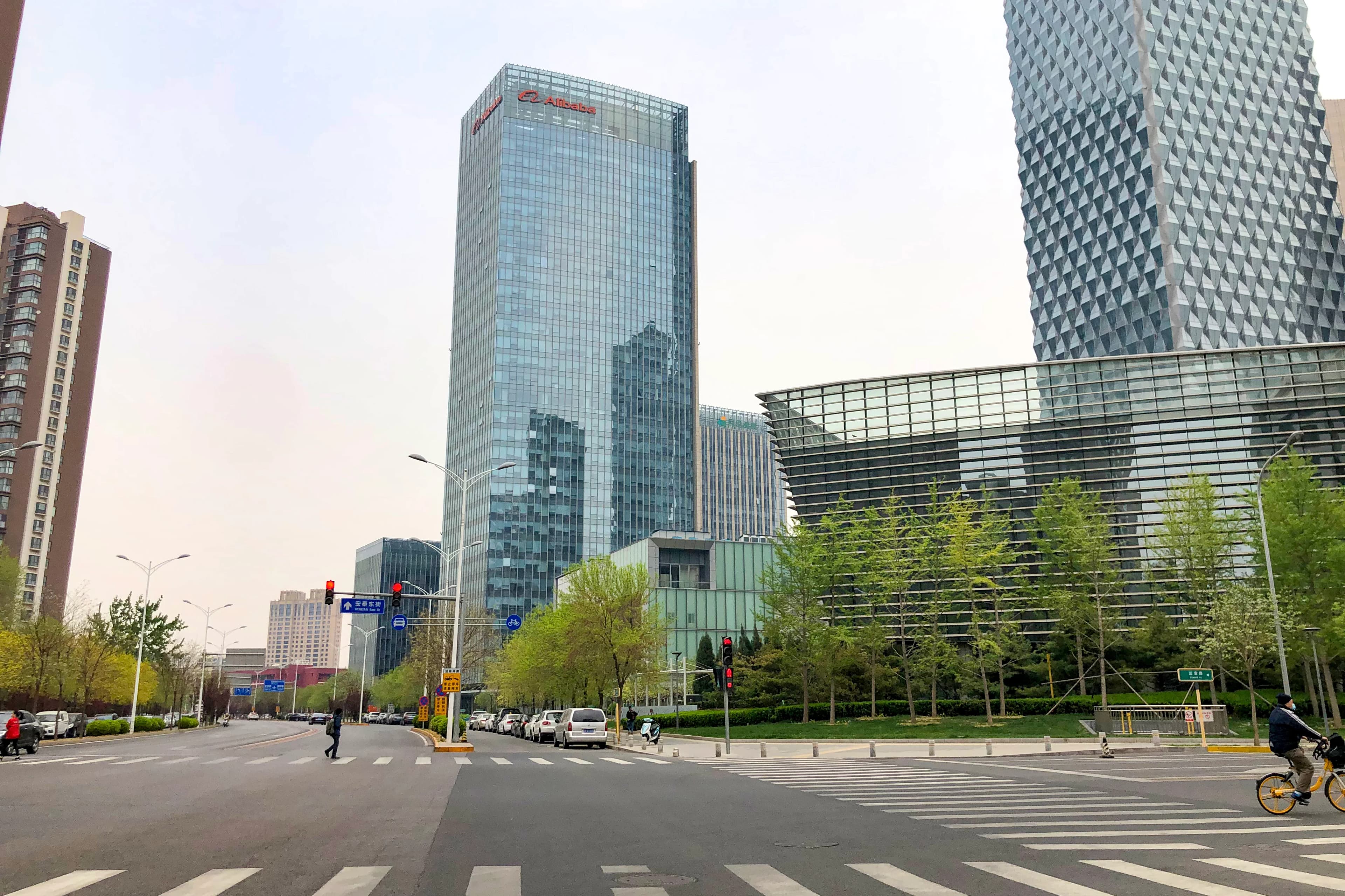 Qwen3.8 Max: Alibaba odpowiada rywalowi, w którym ma udziały