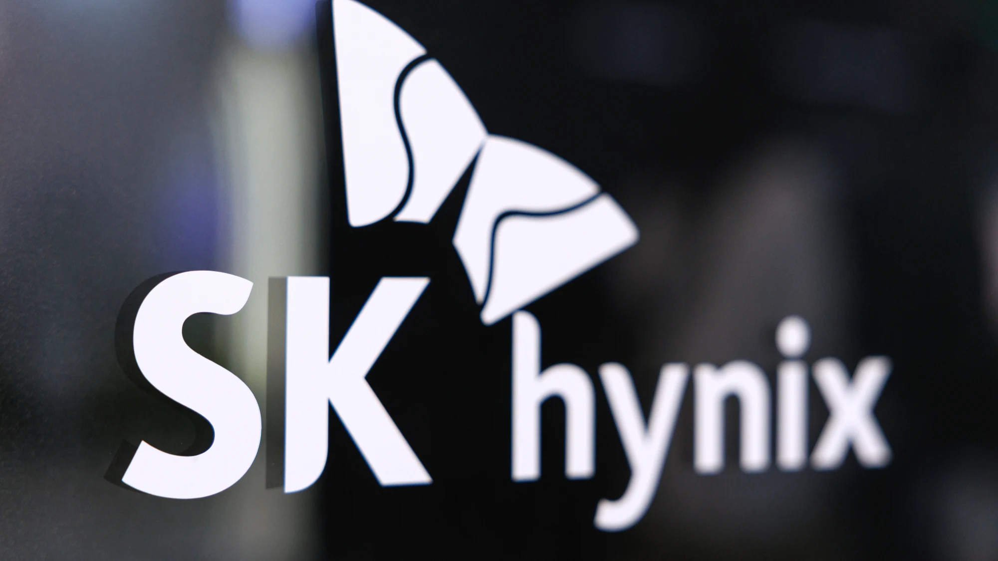 Logo SK hynix na grafice Tom’s Hardware