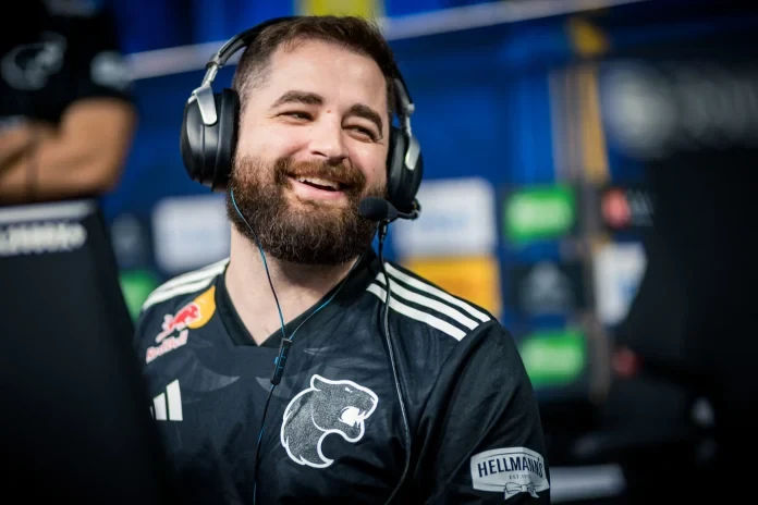 FalleN podczas profesjonalnego turnieju Counter-Strike, jako przykład starszego lidera, który dalej ma realny ciężar na scenie